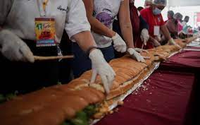 Kỷ lục chiếc bánh mì dài nhất, được làm trong thời gian ngắn nhất thế giới
